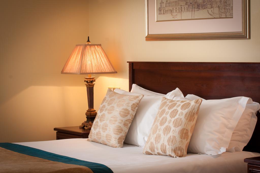 Meadow Court Hotel Loughrea Cameră foto